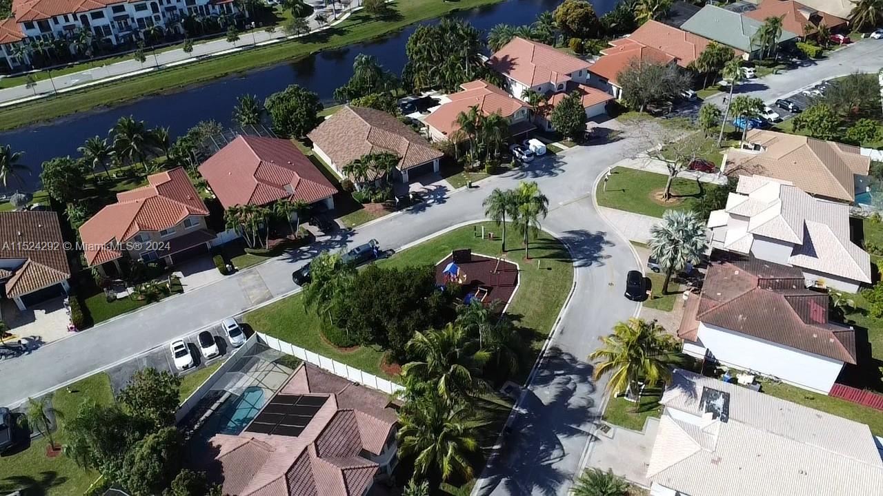 PEMBROKE LAKES SOUTH - Residential