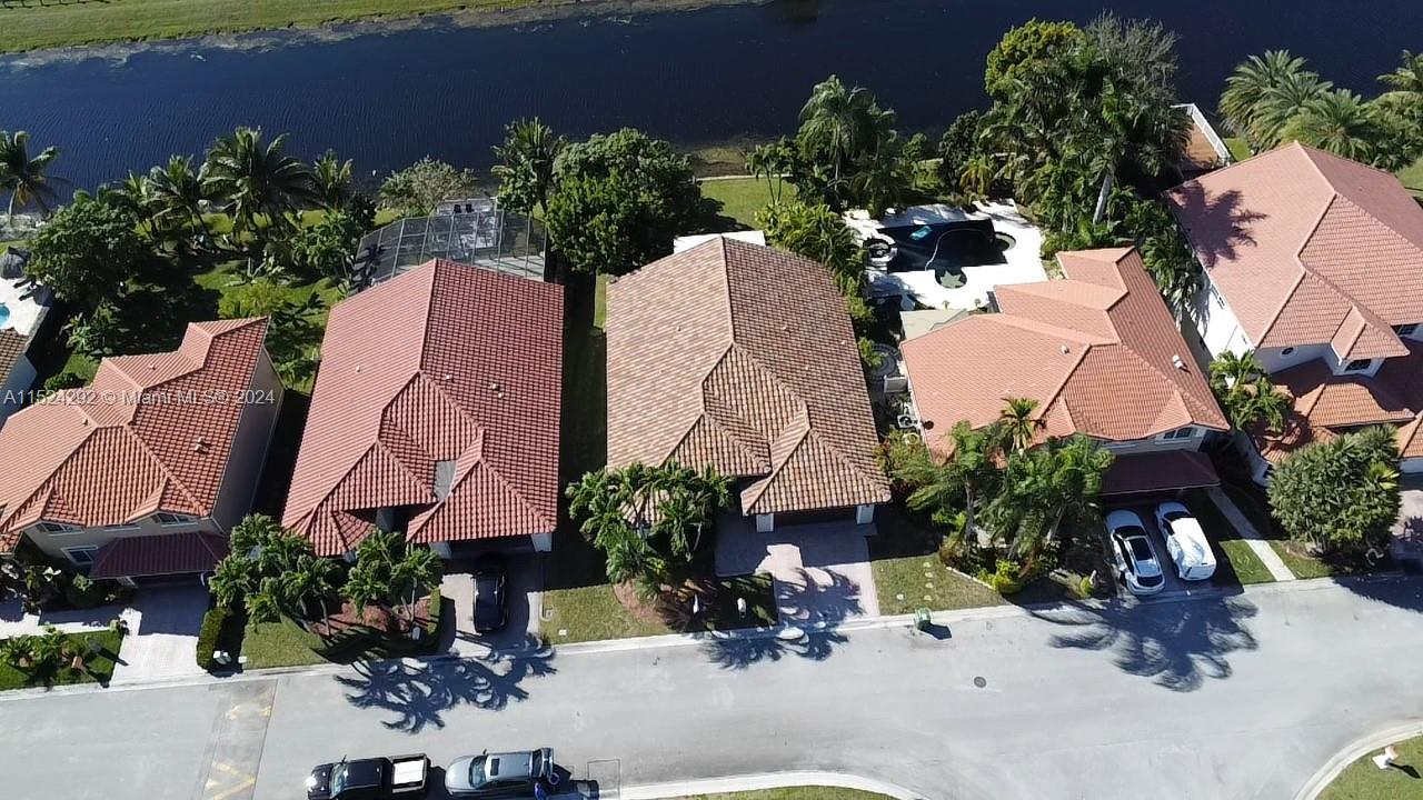 PEMBROKE LAKES SOUTH - Residential