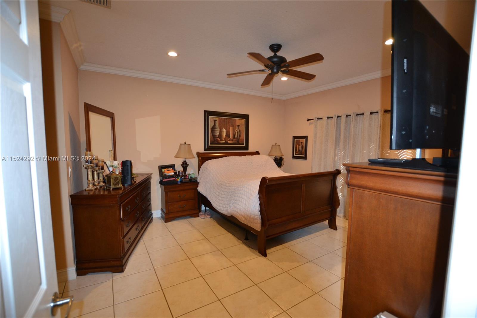 PEMBROKE LAKES SOUTH - Residential