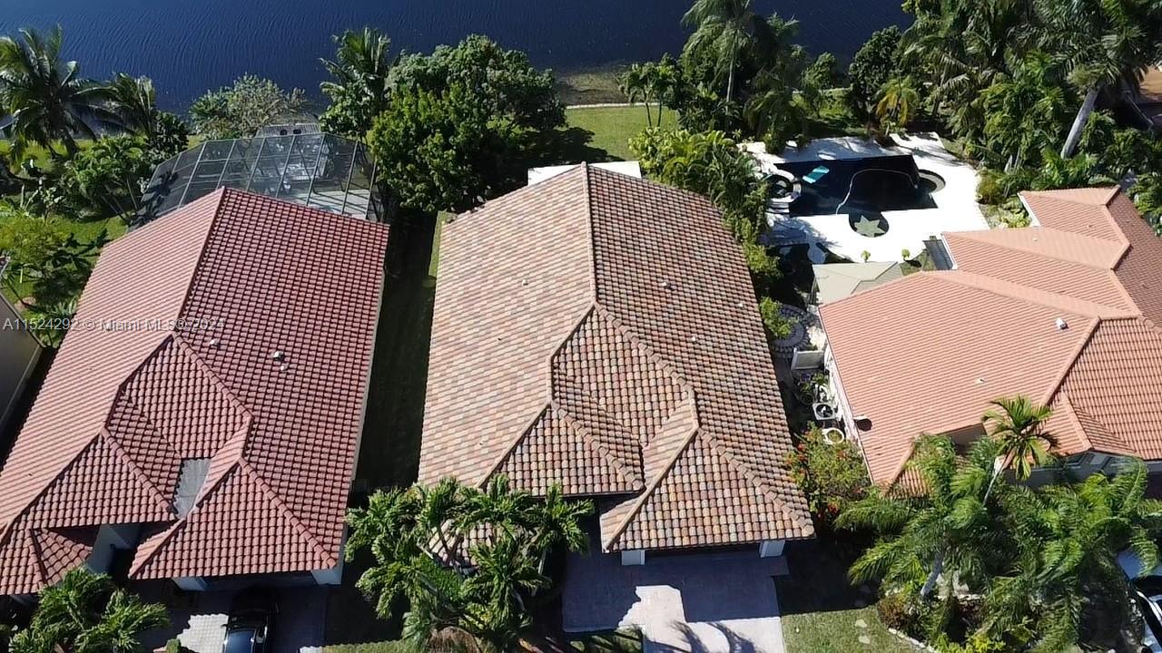 PEMBROKE LAKES SOUTH - Residential