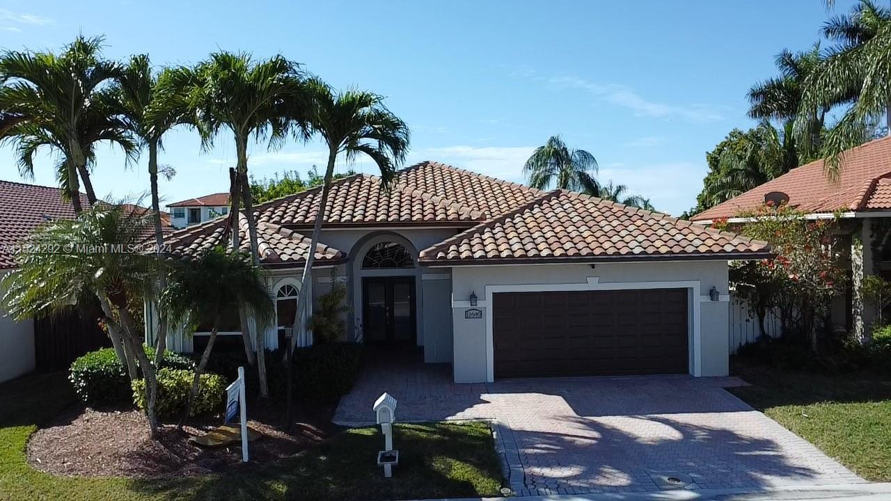 PEMBROKE LAKES SOUTH - Residential