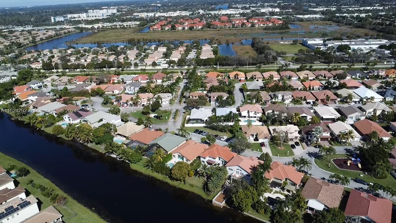PEMBROKE LAKES SOUTH - Residential