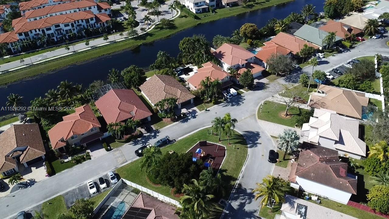PEMBROKE LAKES SOUTH - Residential