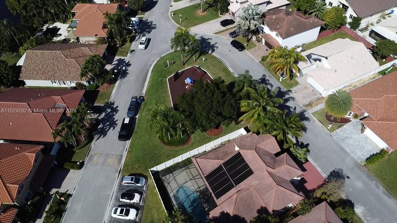 PEMBROKE LAKES SOUTH - Residential