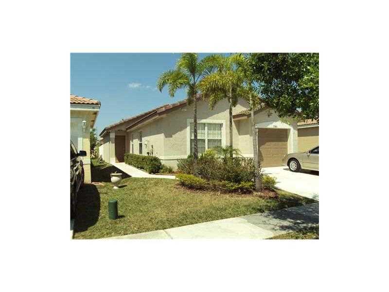 BACK ON THE MARKET. NEED SOME MINOR REPAIRS. SILVER LAKES PHASE III . 3 BED 2 BATH 1 CAR GARAGE HOME. EXCELLENT LOCATION, NICE FAMILY NEIGHBORHOOD, GREAT SCHOOLS AND CITY PARKS. CERAMIC TILE FLOORS ON THE LIVING, DINNING ROOM AND KITCHEN. WOOD LAMINATE FLOORS IN BEDROOMS. REMODELED KITCHEN WITH NEWER APPLIANCES, A/C, NEW WATER HEATER, NEW WASHER AND DRYER. COMMUNITY POOL AND PLAYGROUND. THIS IS NOT A SHORT SALE OR FORECLOSURE. SHOWING BY APPOINTMENT ONLY.
