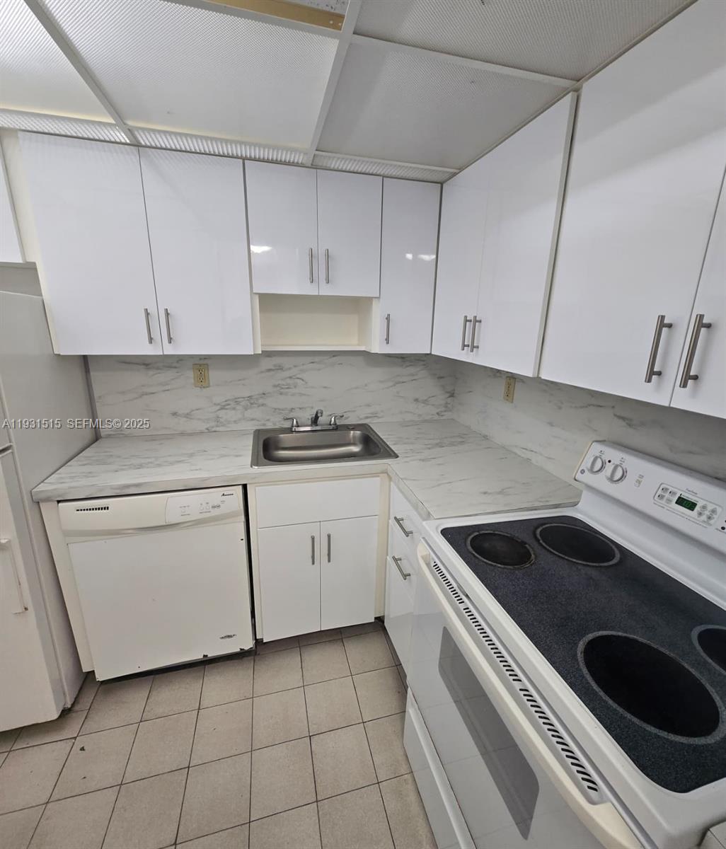 2899 Collins Ave 410