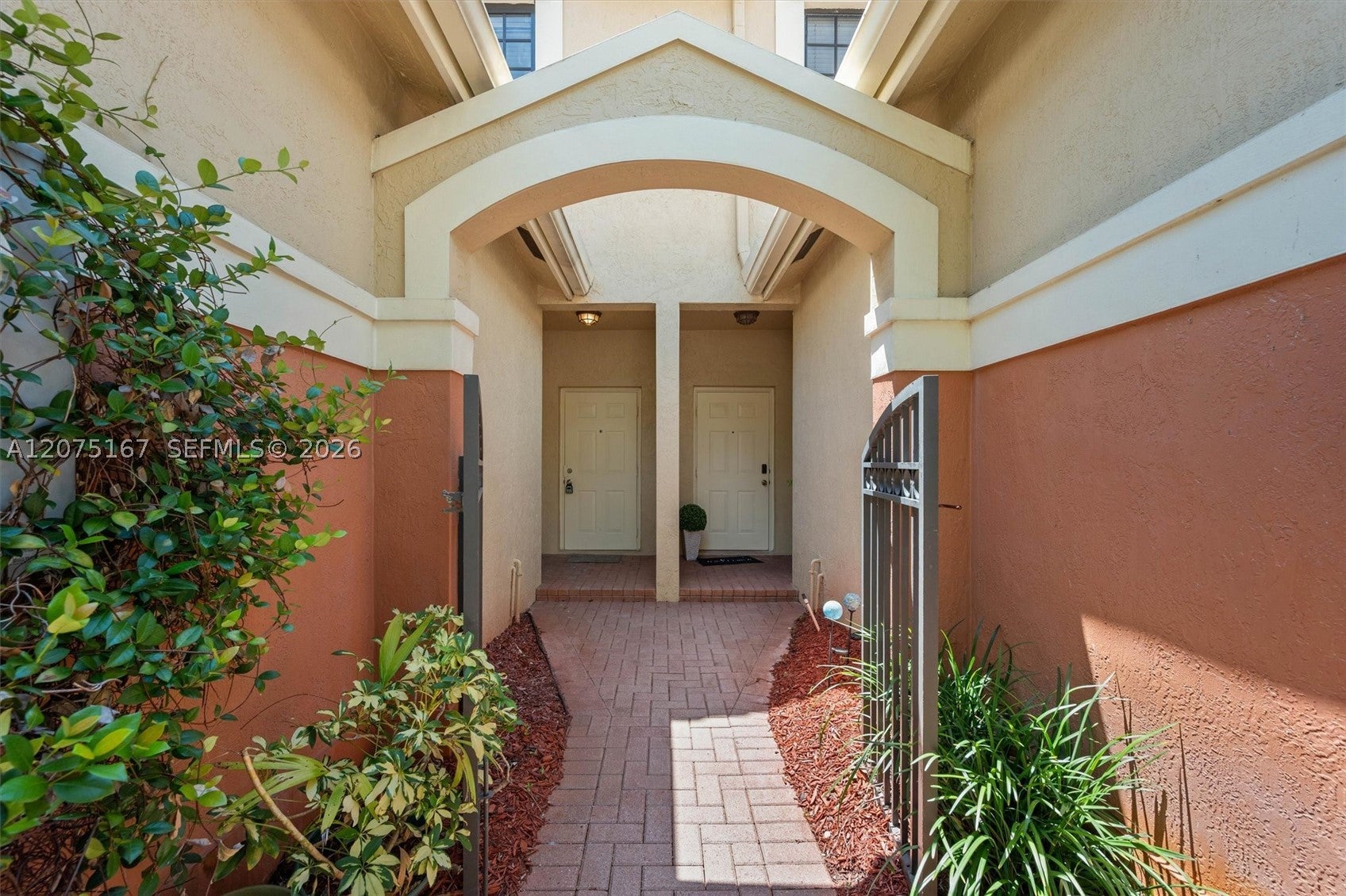 3810 Tree Top Dr, Weston FL 33332