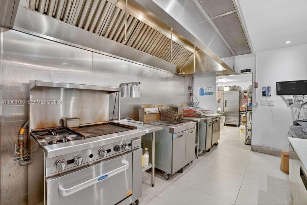 Photo of QSR- Beachside Restaurant For Sale, Fort Lauderdale, FL 33304 (MLS # A11986786)