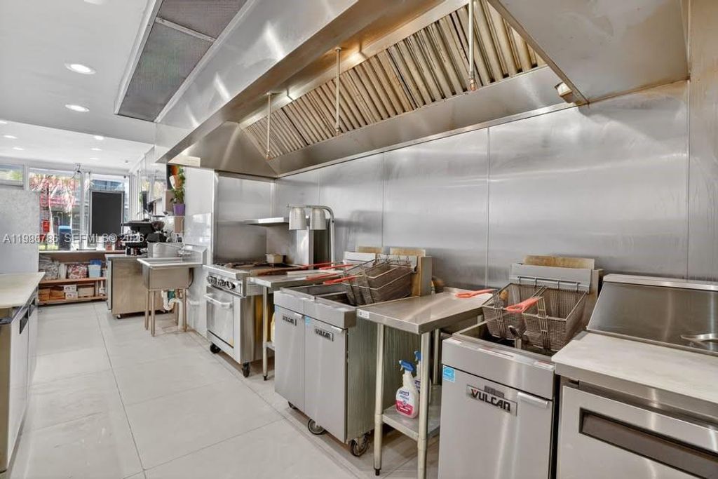 Photo of QSR- Beachside Restaurant For Sale, Fort Lauderdale, FL 33304 (MLS # A11986786)