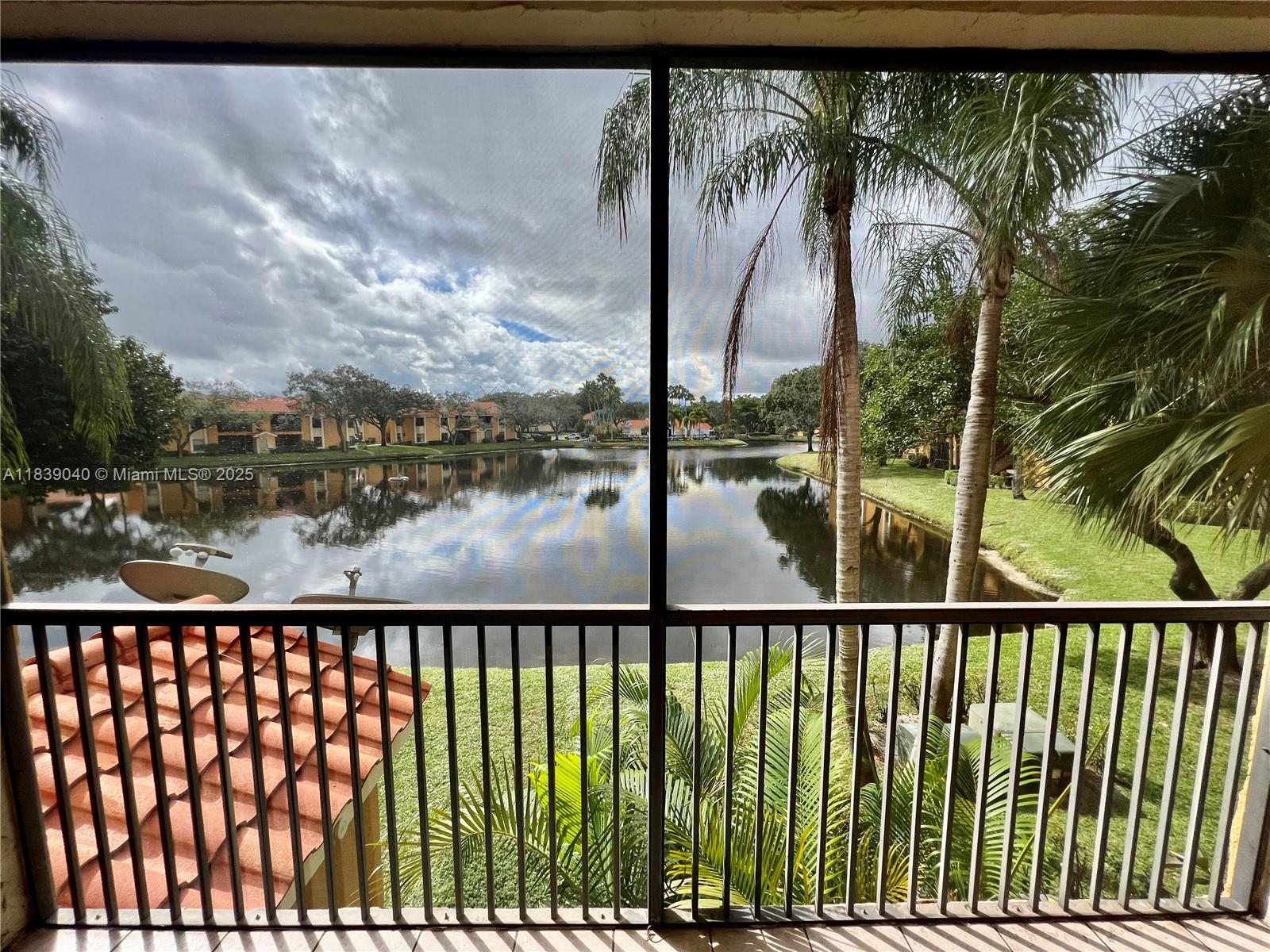 Great 1 Bedroom 1 Bath with Lake view in a great location in Coconut Creek. Screened Patio with stackable washer and dryer. Big Bathroom with two sinks and countertops. Includes Cable, Internet and trash along with Olivine Township Recreational Center with fee membership. NO ASSOCIATION APPROVAL REQUIRED.