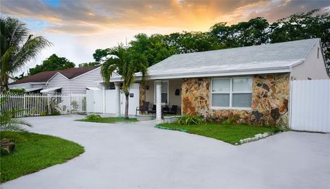 Photo of 751 SE 8th St, Hialeah, FL 33010 (MLS # A11885815) Photo of 751 SE 8th St, Hialeah, FL 33010 (MLS # A11885815)