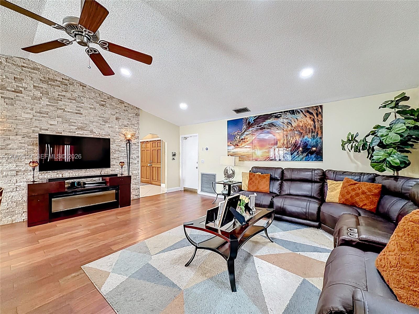 BOULEVARD WOODS WEST SEC - Residential Lease