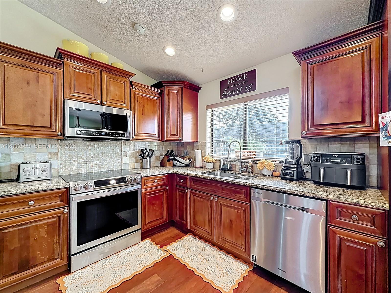 BOULEVARD WOODS WEST SEC - Residential Lease