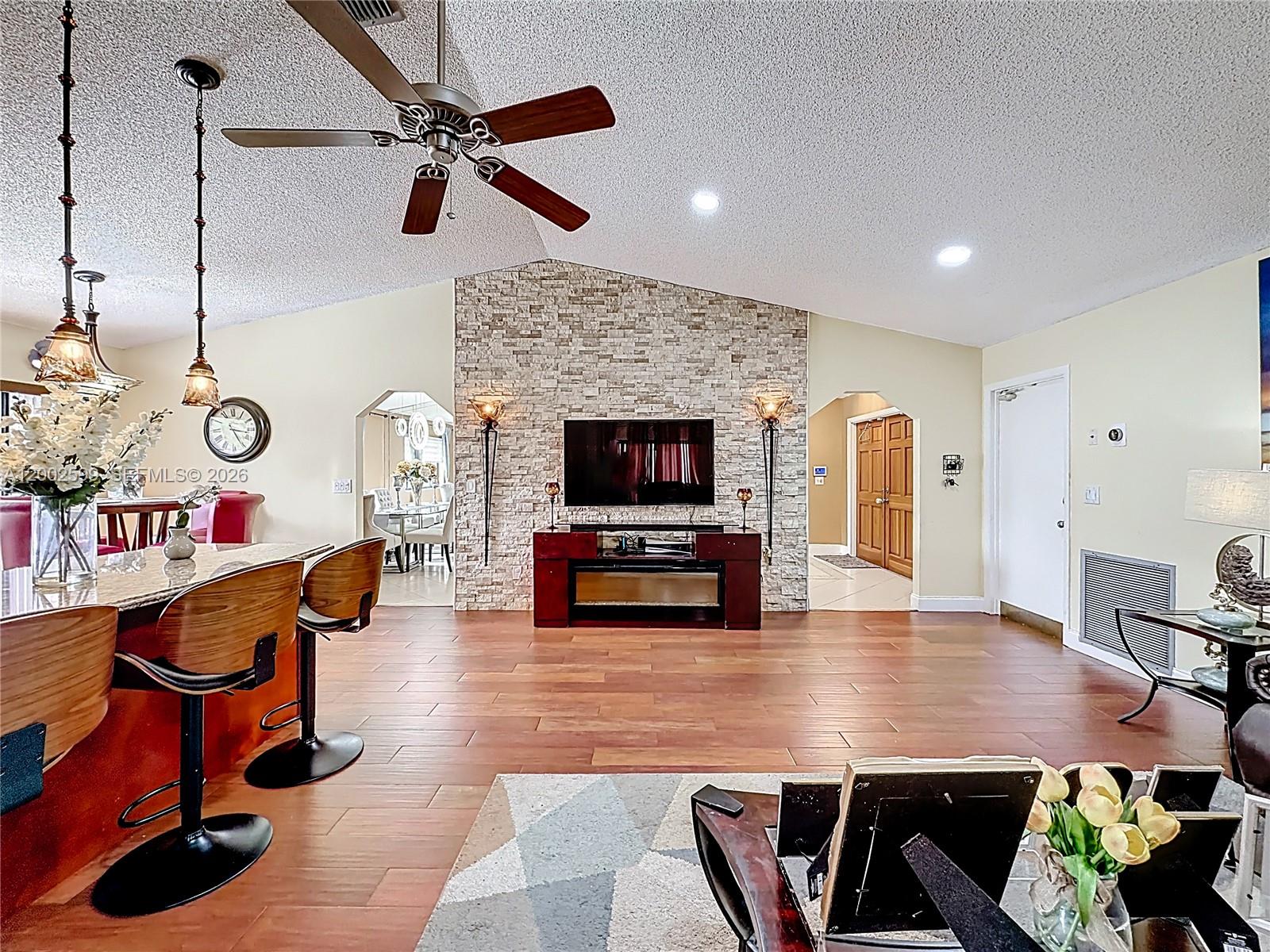 BOULEVARD WOODS WEST SEC - Residential Lease