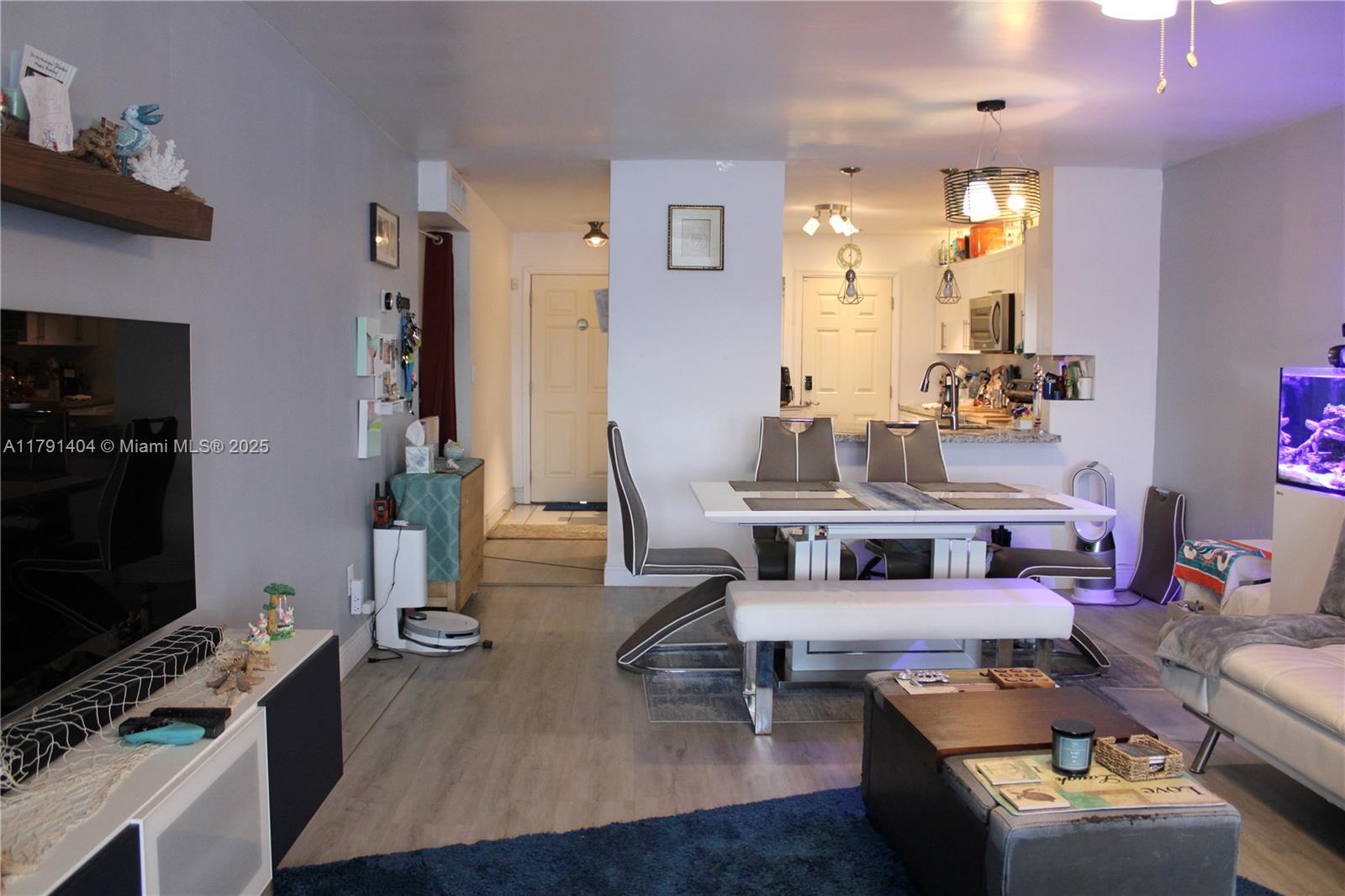 1100 Ne 191st St 41, Miami, Broward County, Florida - 2 Bedrooms  
2 Bathrooms - 