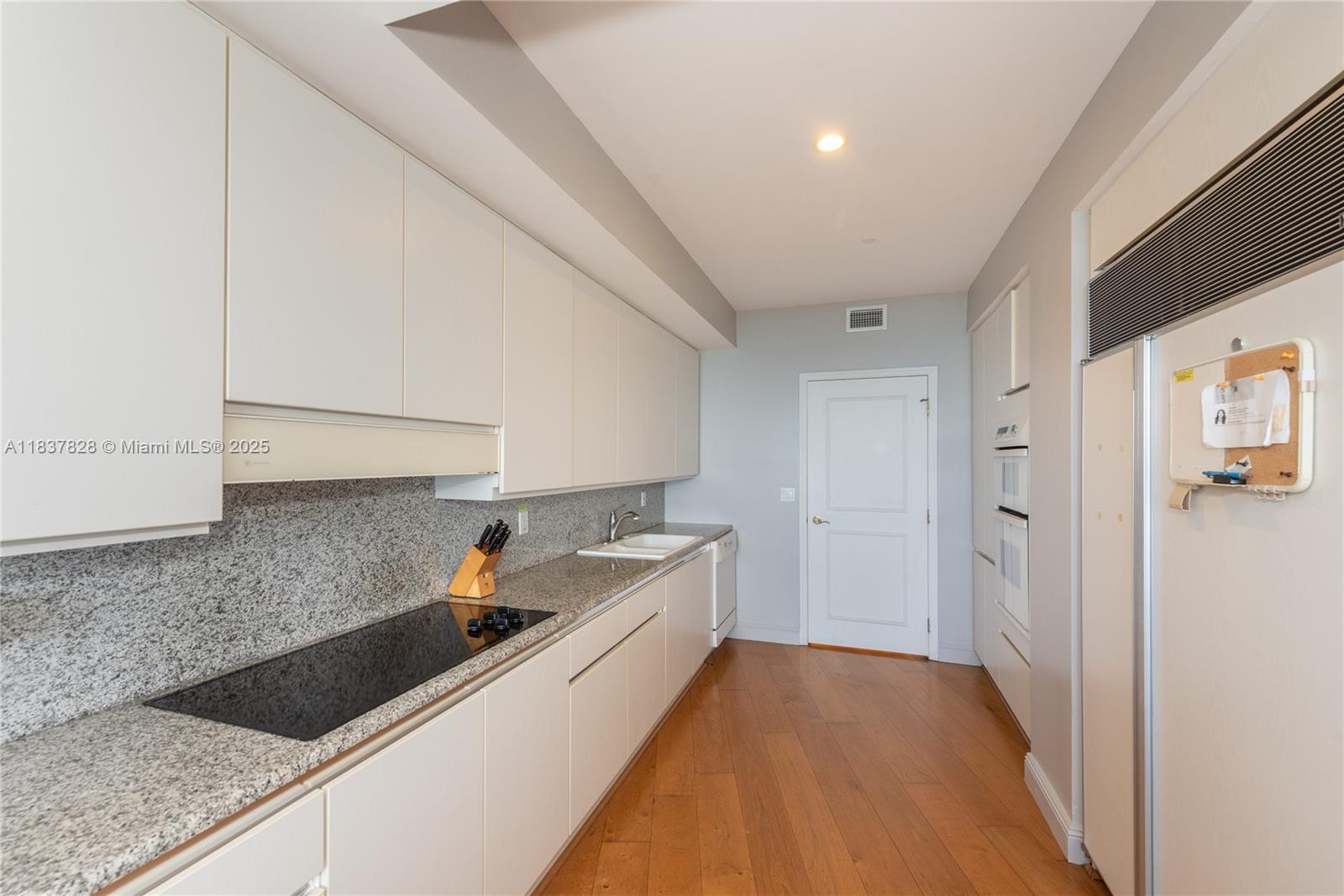 MAJESTIC TOWER - Residential Lease