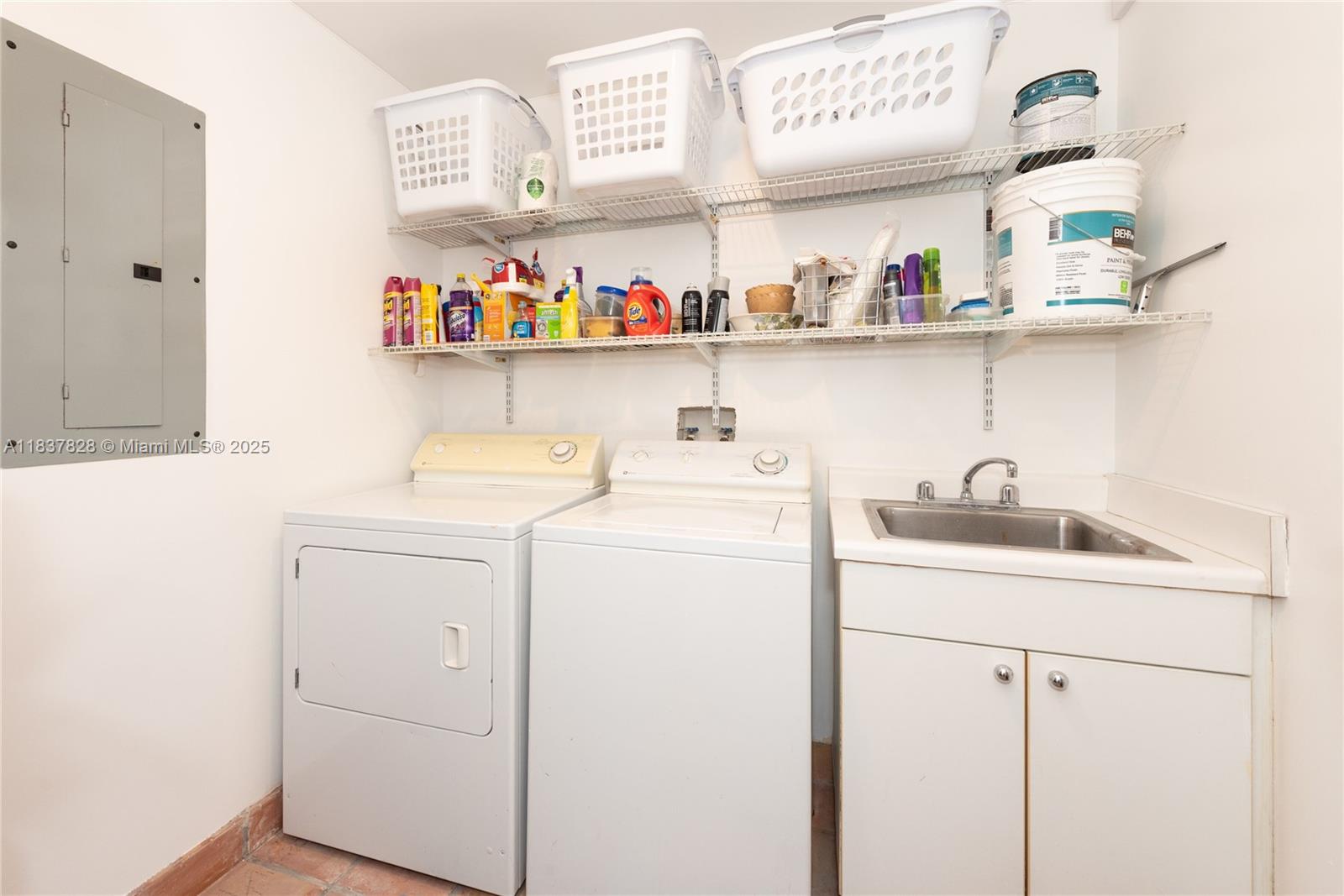 MAJESTIC TOWER - Residential Lease