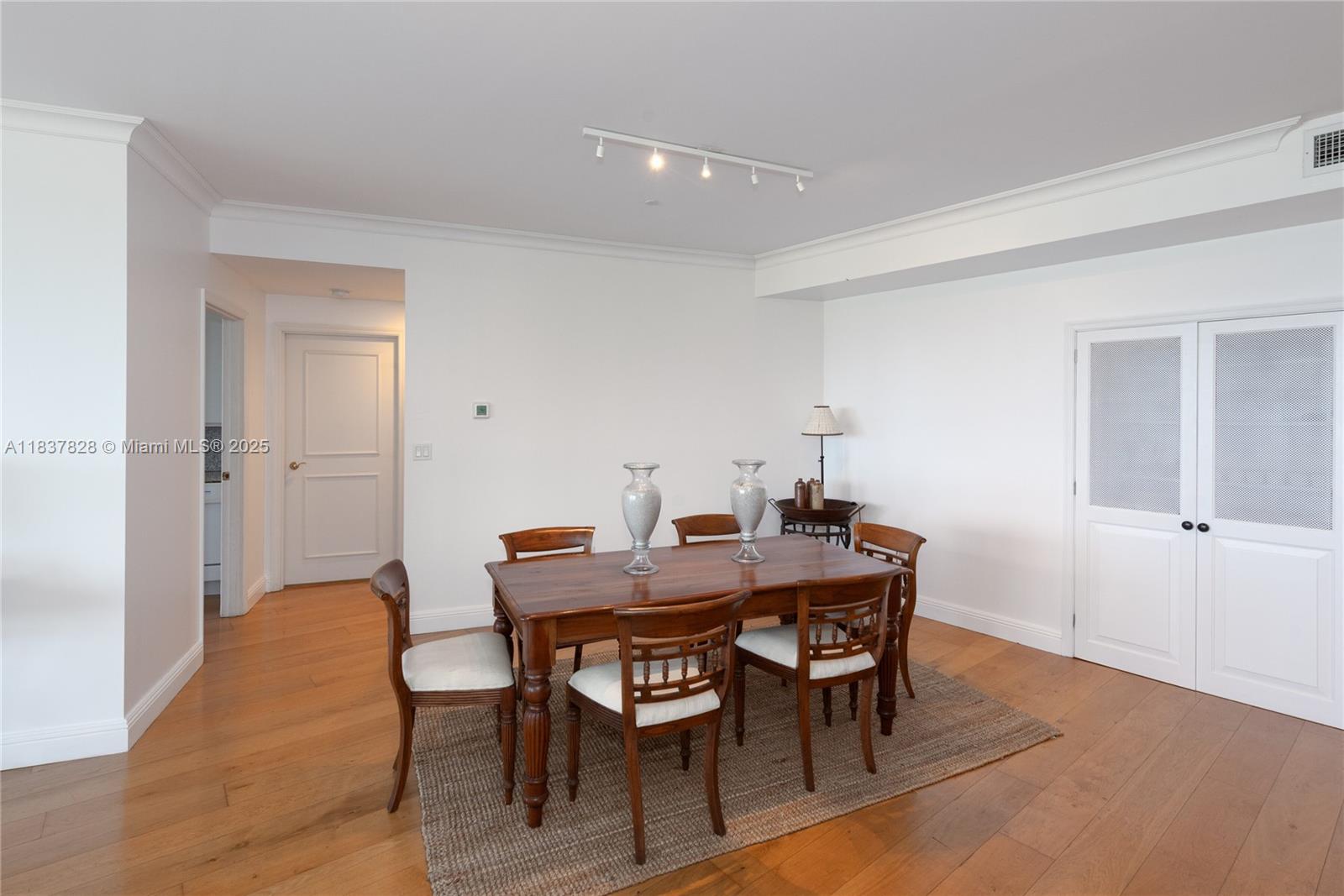 MAJESTIC TOWER - Residential Lease