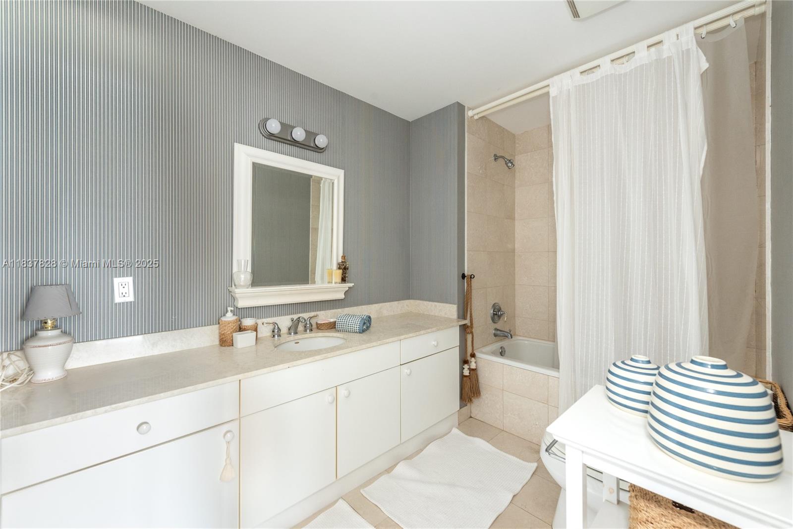 MAJESTIC TOWER - Residential Lease