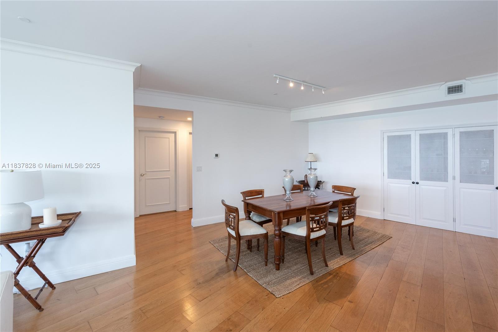 MAJESTIC TOWER - Residential Lease