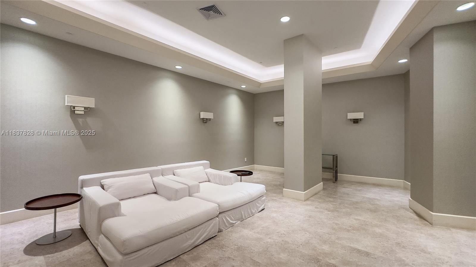 MAJESTIC TOWER - Residential Lease