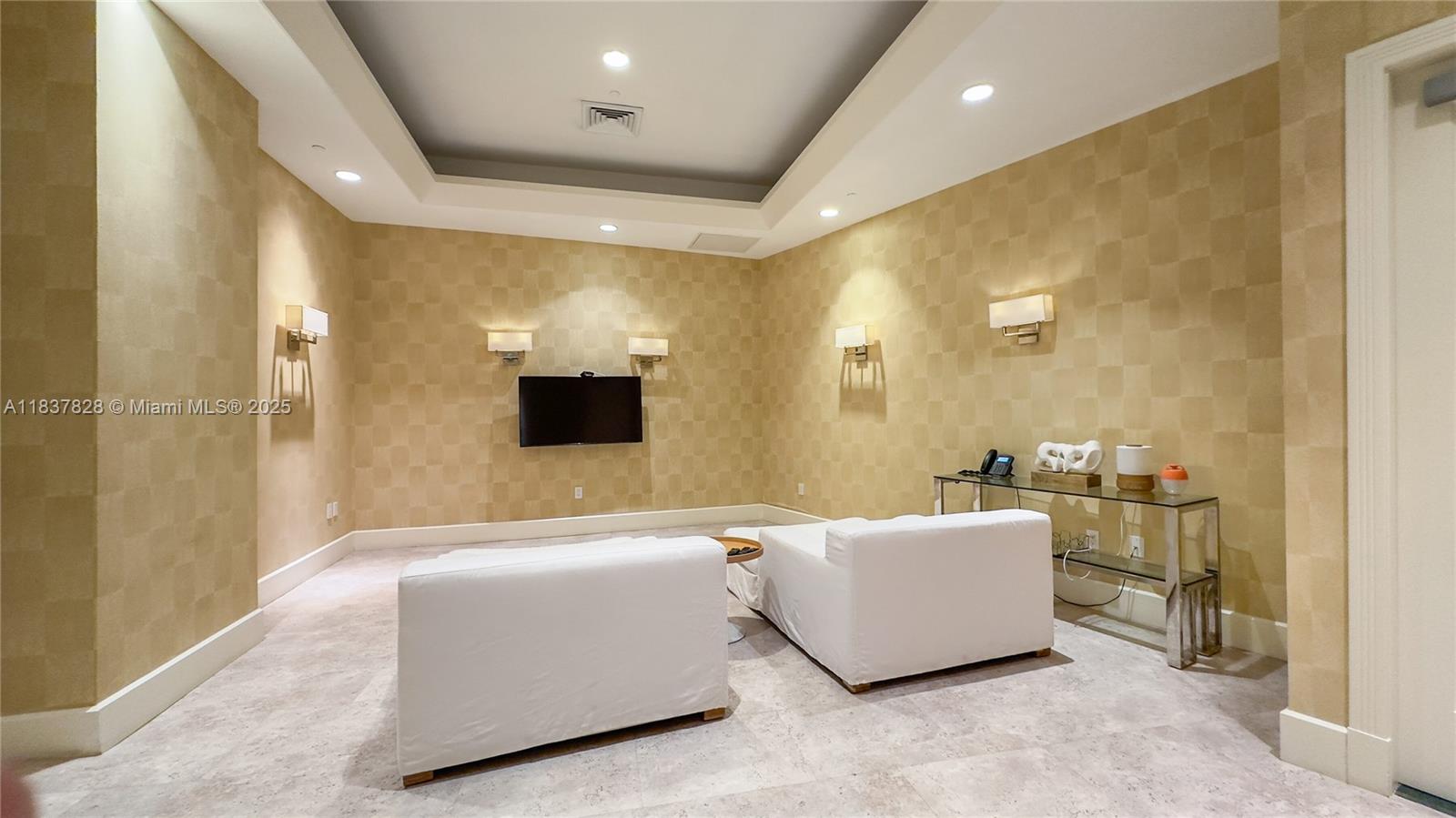 MAJESTIC TOWER - Residential Lease