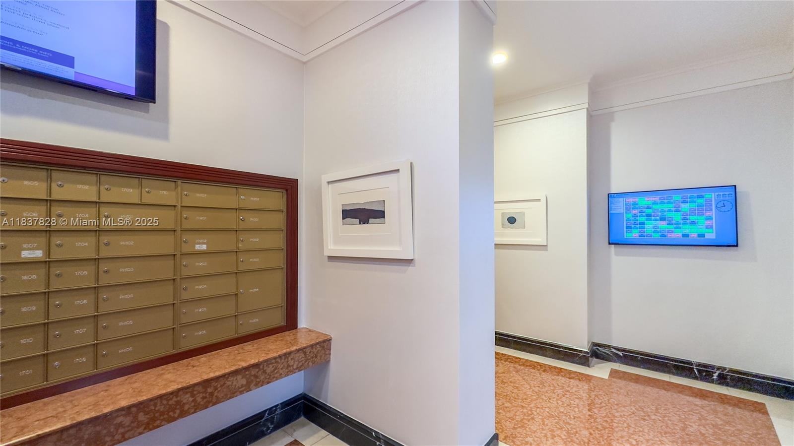 MAJESTIC TOWER - Residential Lease