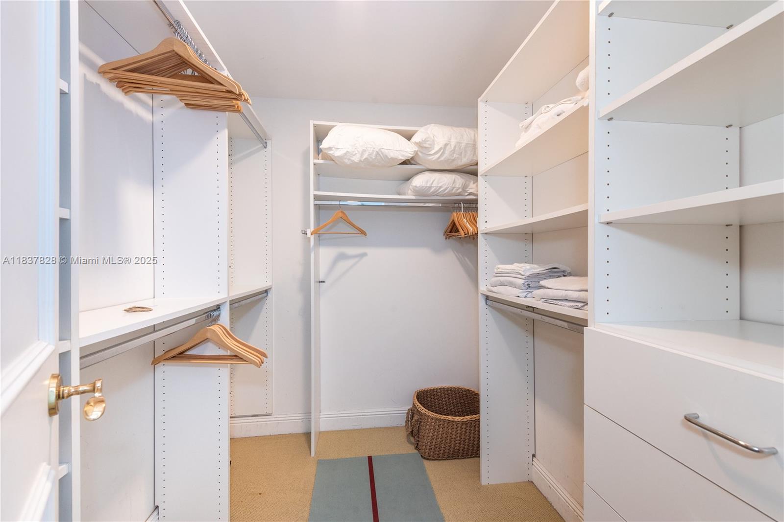 MAJESTIC TOWER - Residential Lease