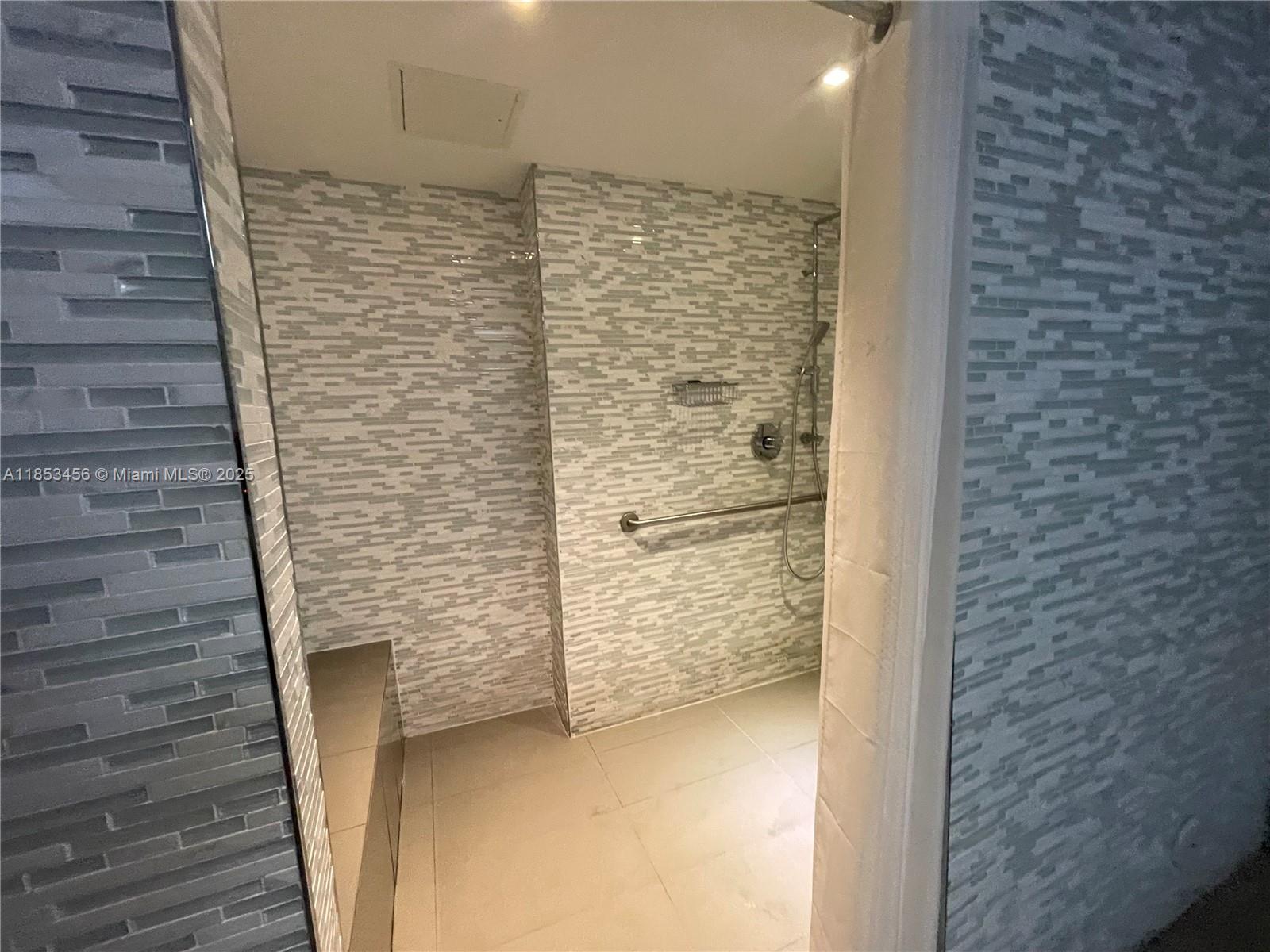 TRUMP TOWERS - Residential Lease