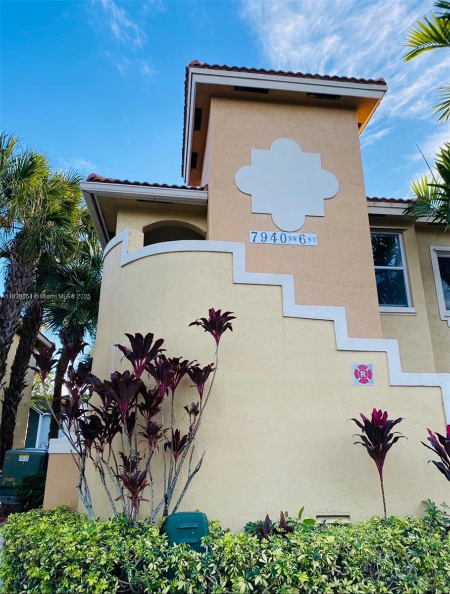 7940 NW 6th St 201
