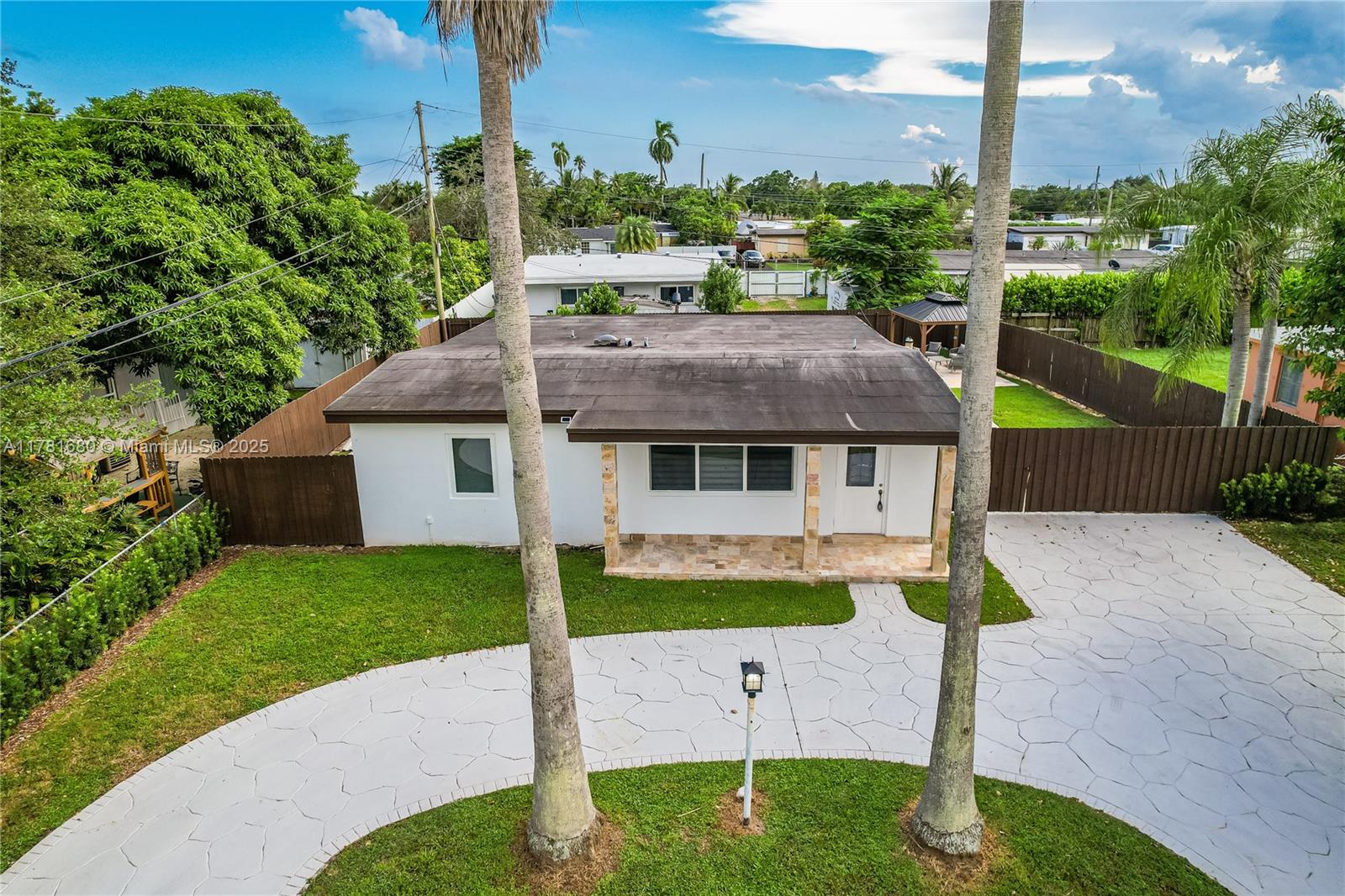 Rental Property at 11350 Sw 51st St, Miami, Broward County, Florida - Bedrooms: 3 
Bathrooms: 2  - $5,000 MO.
