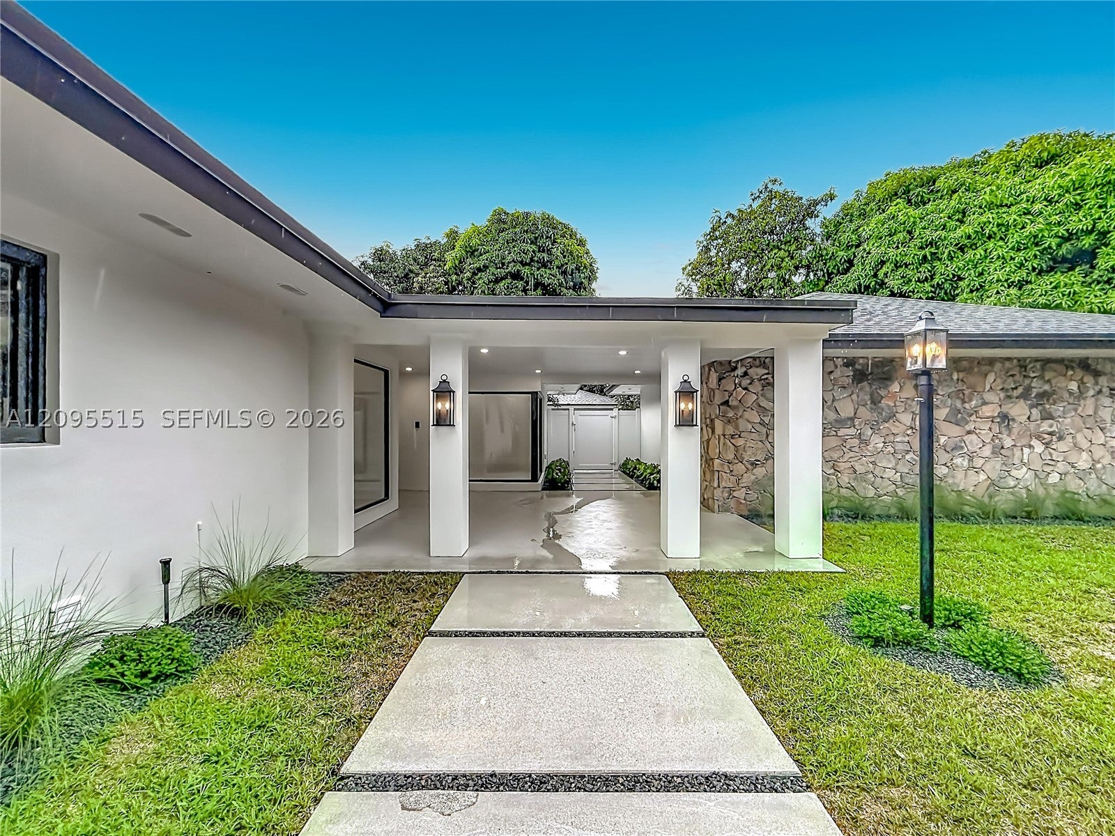 15804 SW 82nd Ct, Palmetto Bay, FL, 33157/$1,849,000 3 15804 SW 82nd Ct