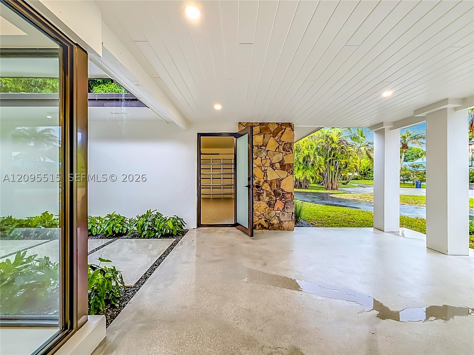15804 SW 82nd Ct, Palmetto Bay, FL, 33157/$1,849,000 4 15804 SW 82nd Ct