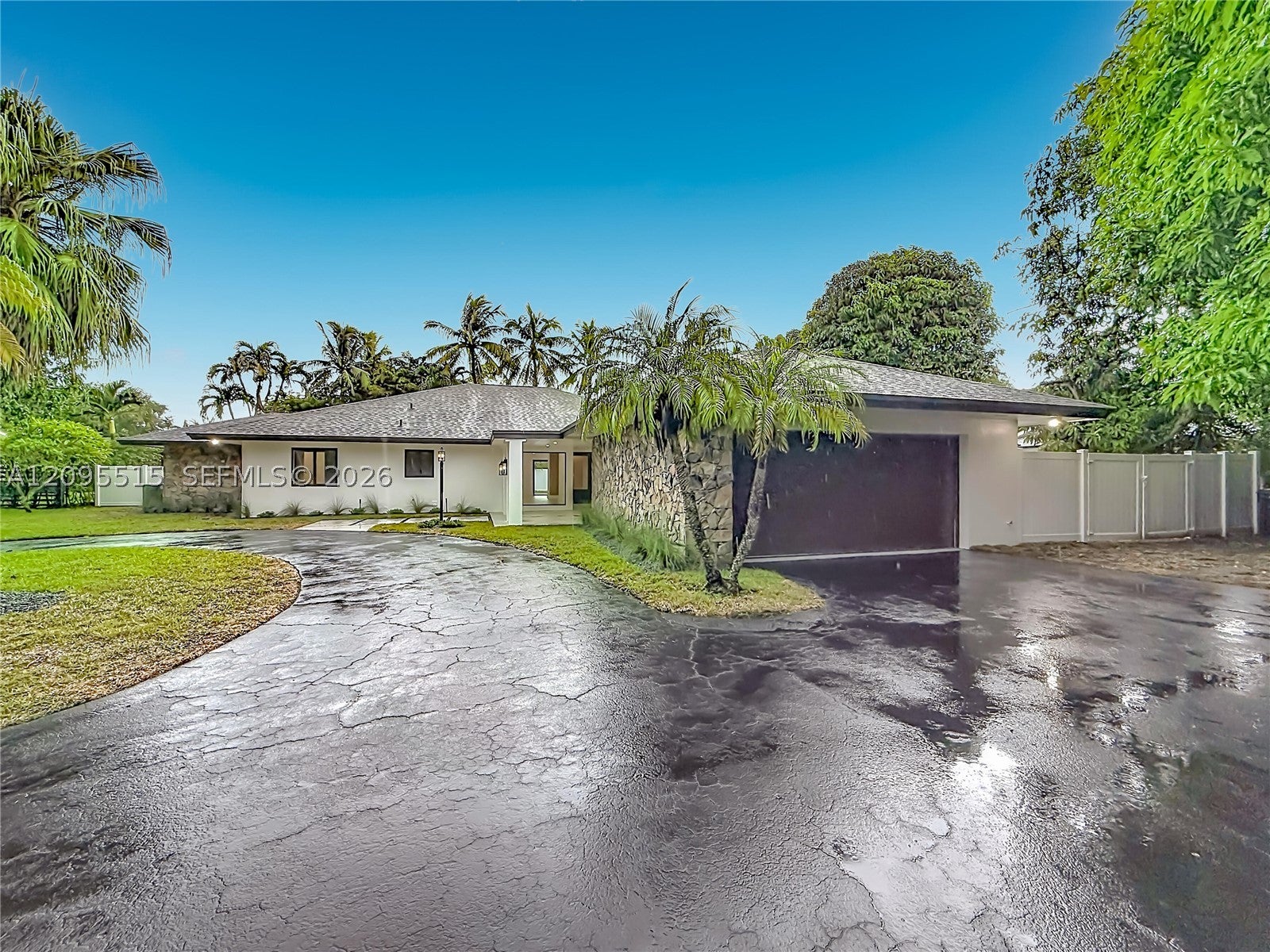 15804 SW 82nd Ct, Palmetto Bay, FL, 33157/$1,849,000 2 15804 SW 82nd Ct