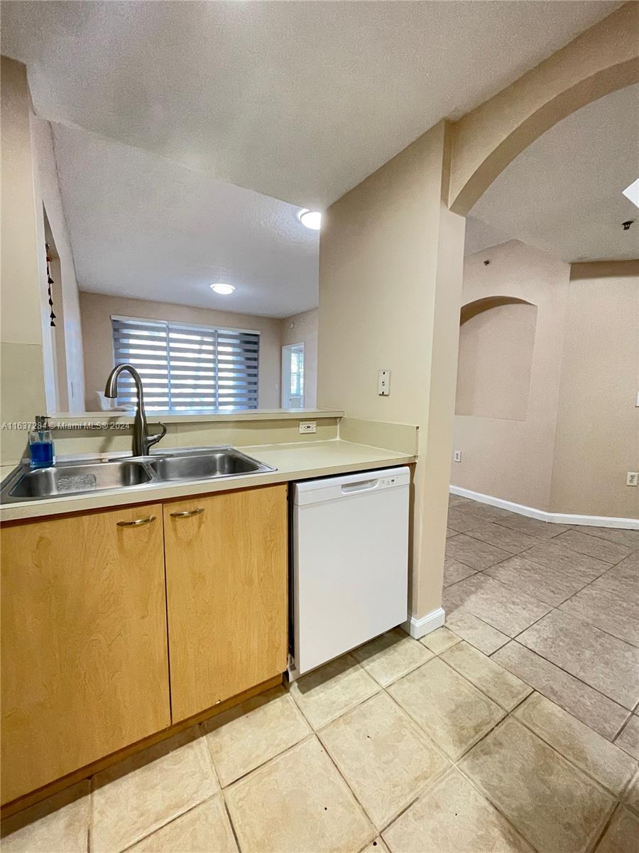 THE COURTS AT DORAL ISLES - Residential Lease