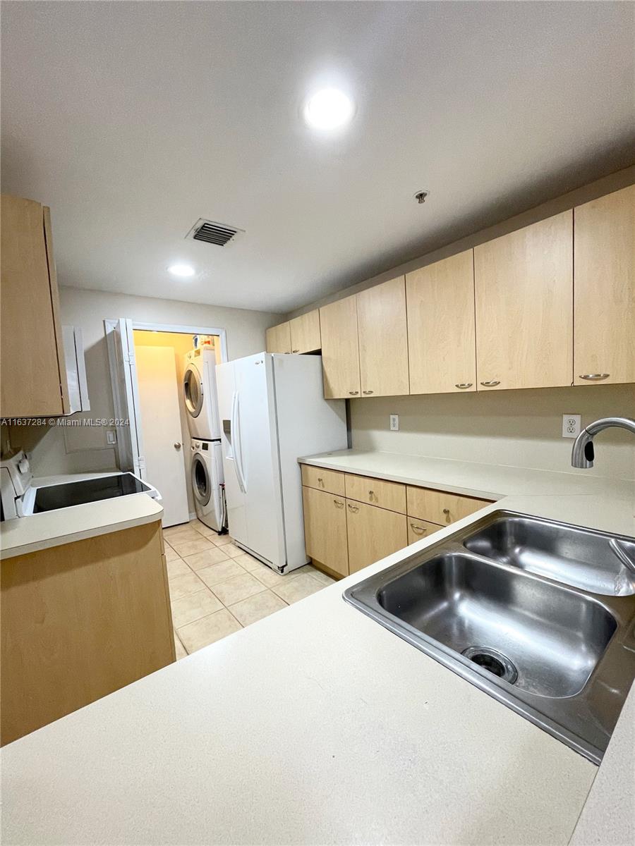 THE COURTS AT DORAL ISLES - Residential Lease