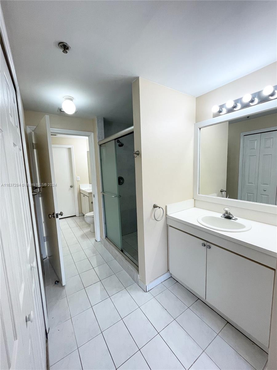 THE COURTS AT DORAL ISLES - Residential Lease