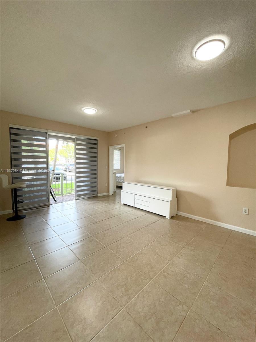 THE COURTS AT DORAL ISLES - Residential Lease