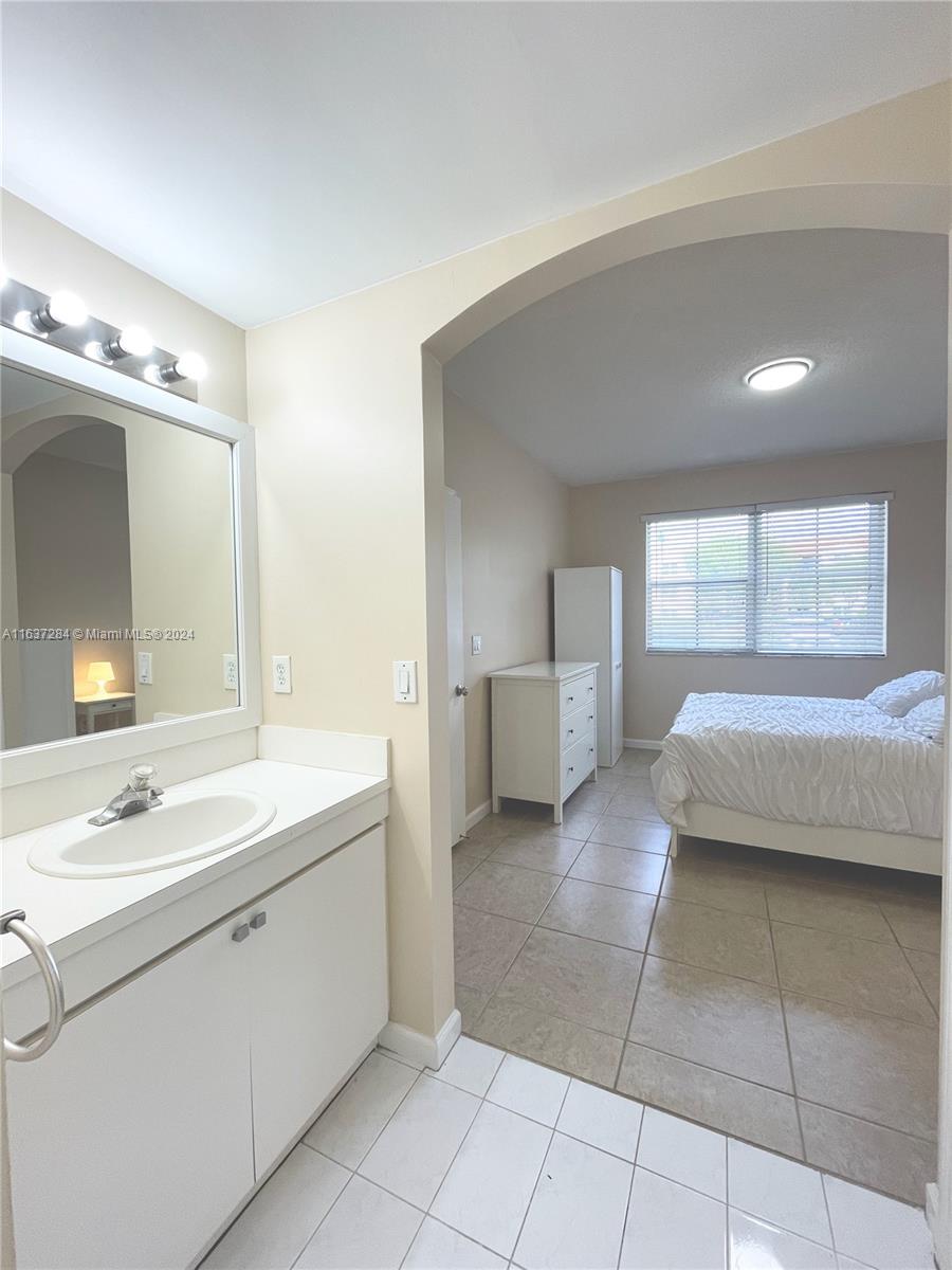 THE COURTS AT DORAL ISLES - Residential Lease