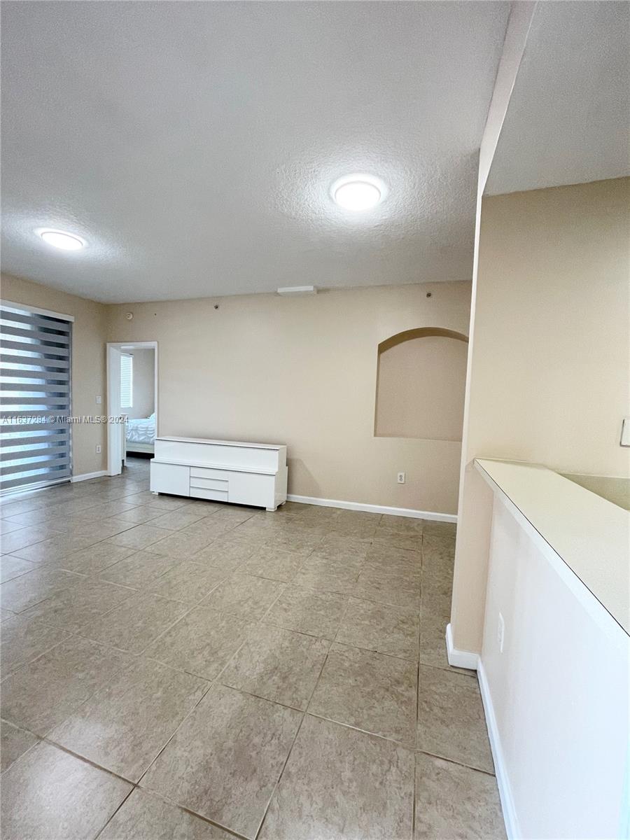 THE COURTS AT DORAL ISLES - Residential Lease