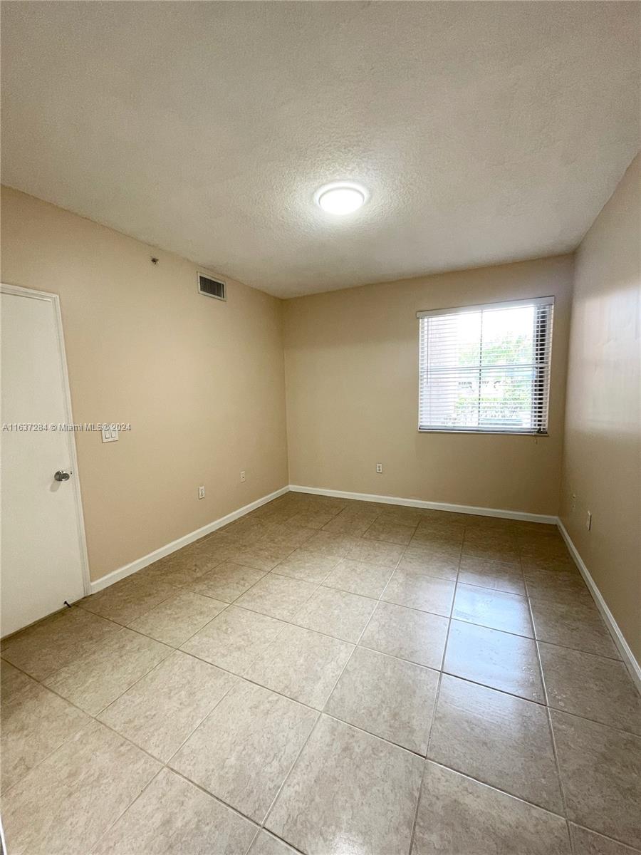THE COURTS AT DORAL ISLES - Residential Lease