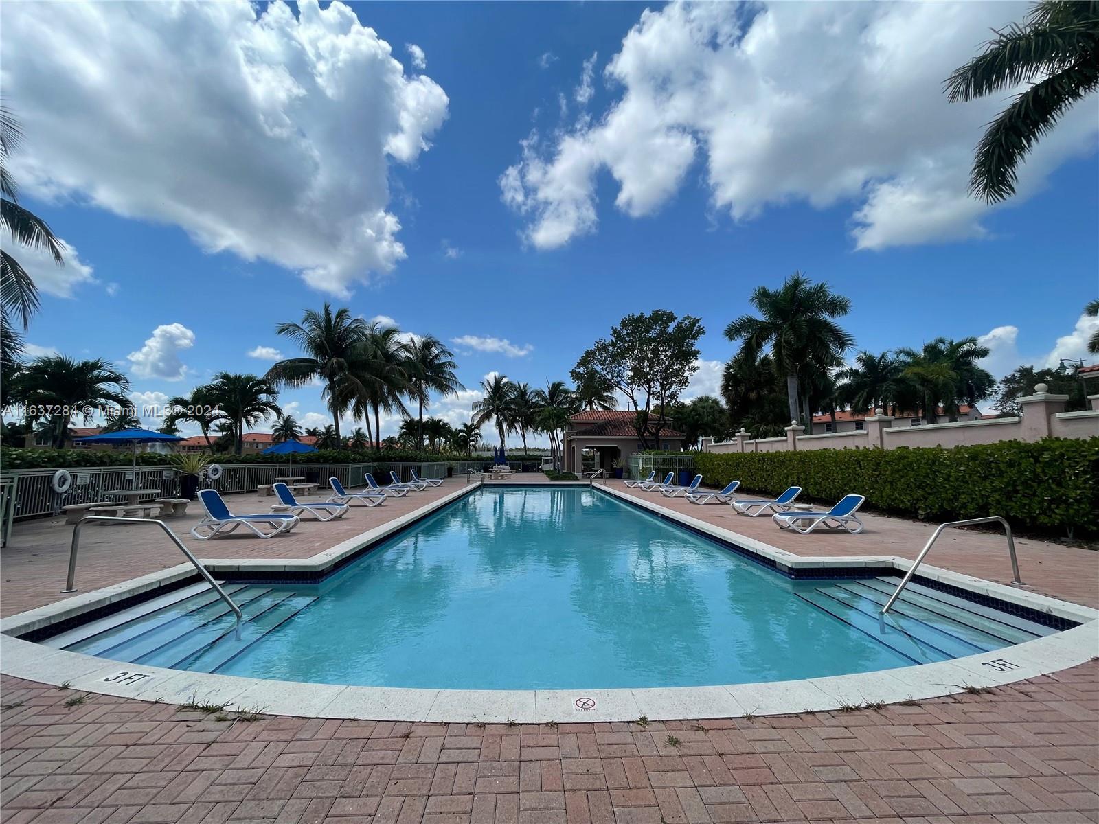 THE COURTS AT DORAL ISLES - Residential Lease