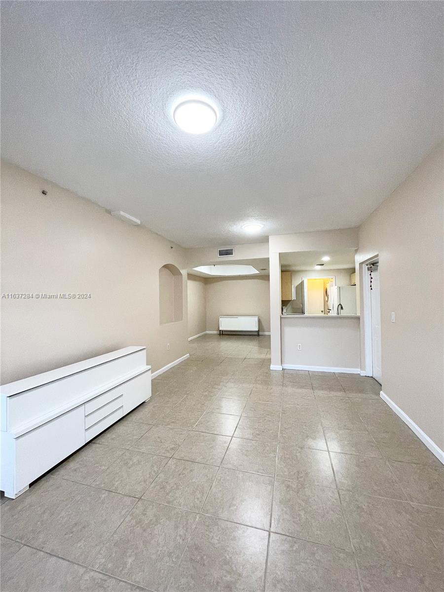 THE COURTS AT DORAL ISLES - Residential Lease