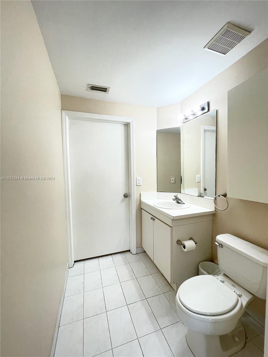 THE COURTS AT DORAL ISLES - Residential Lease