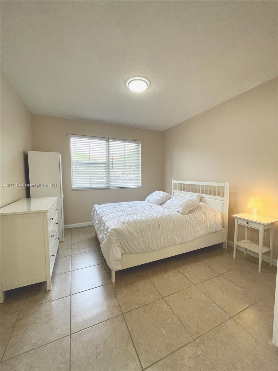 THE COURTS AT DORAL ISLES - Residential Lease
