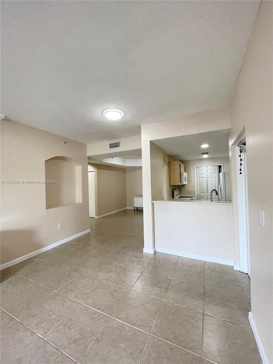 THE COURTS AT DORAL ISLES - Residential Lease