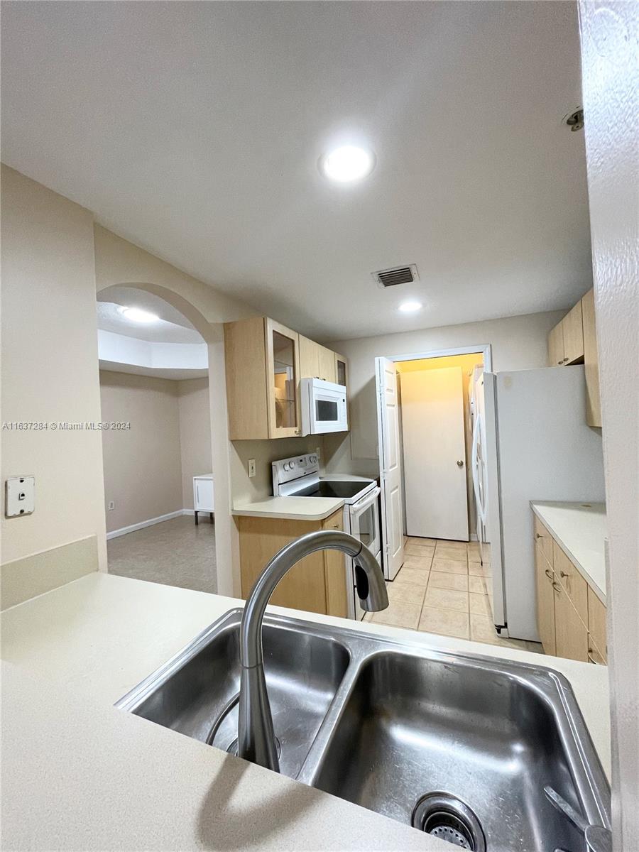 THE COURTS AT DORAL ISLES - Residential Lease