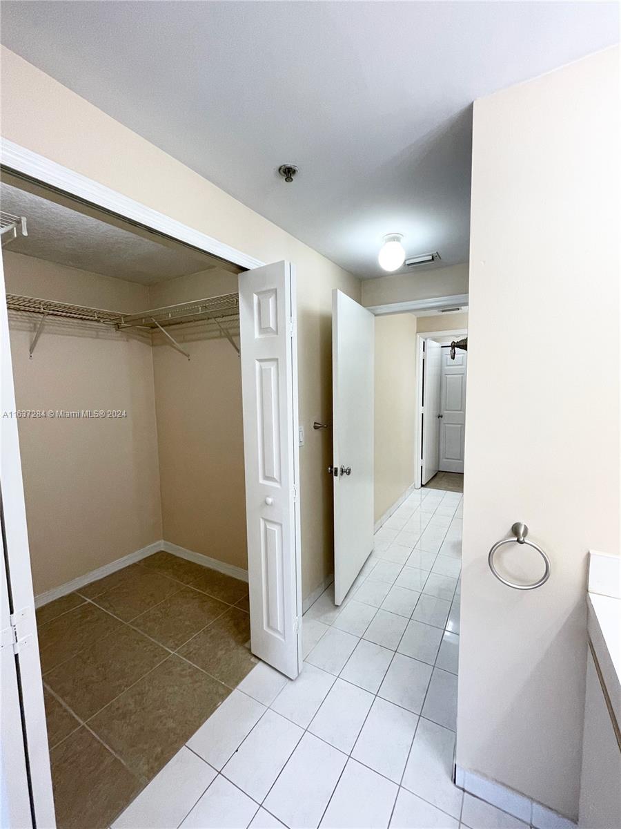 THE COURTS AT DORAL ISLES - Residential Lease