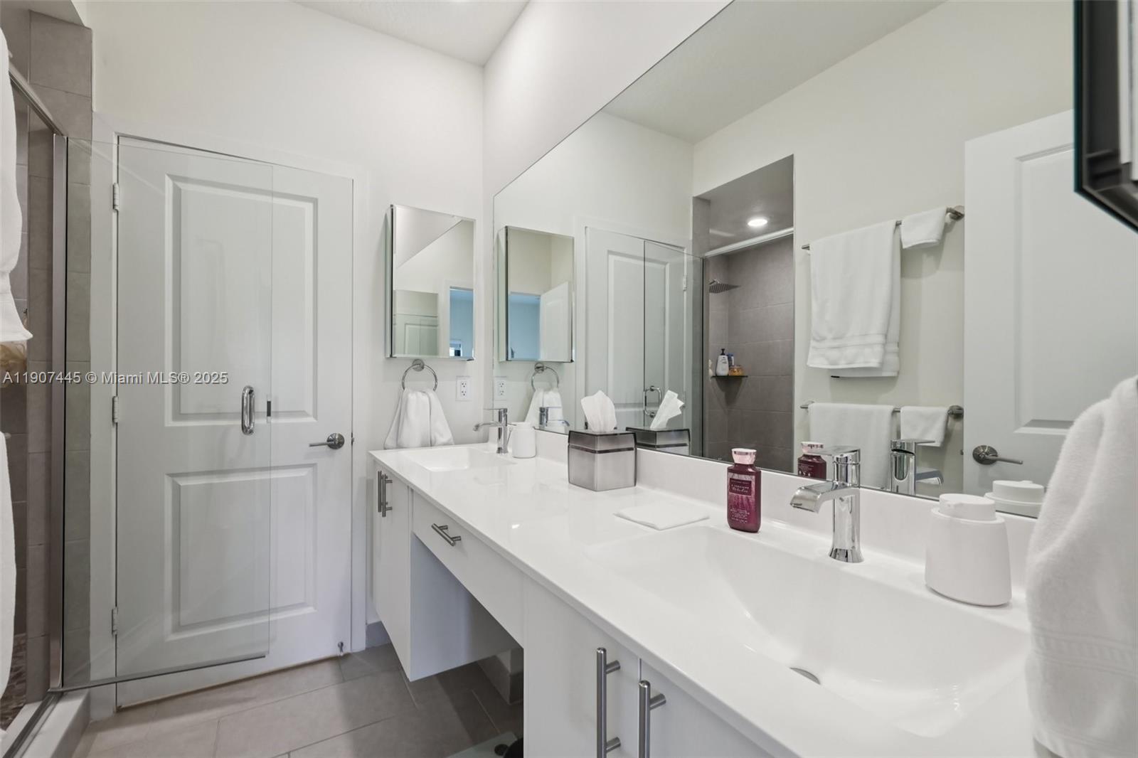 DOWNTOWN DORAL SOUTH PHAS - Residential Lease