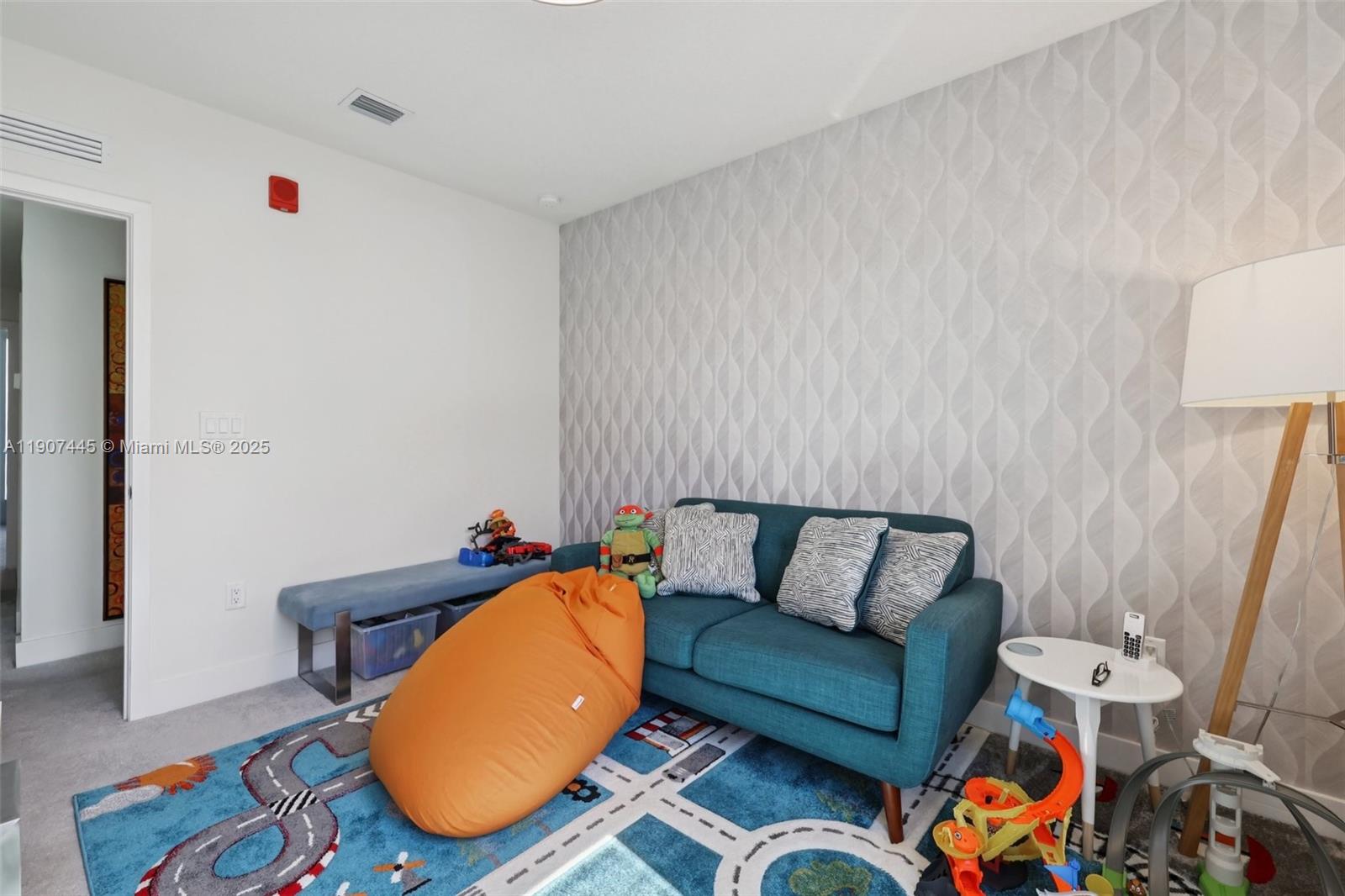 DOWNTOWN DORAL SOUTH PHAS - Residential Lease